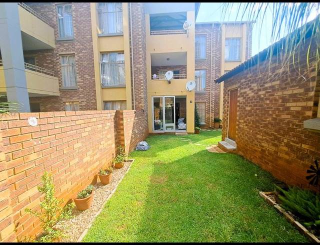 2 BEDROOM APARTMENT FOR SALE IN DIE HOEWES